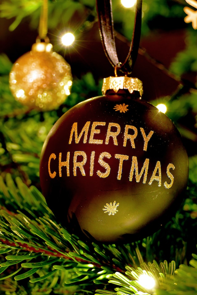 Boldog és meghitt karácsonyt és sikerekben gazdag új évet kívánok